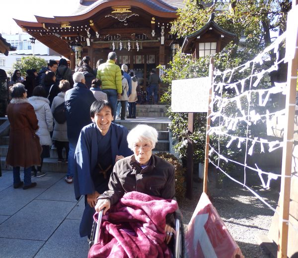 今年一年の皆の幸せを祈ってきました