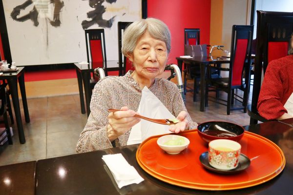 是是カフェで、本格的な甘味とお茶を楽しんでいただきました