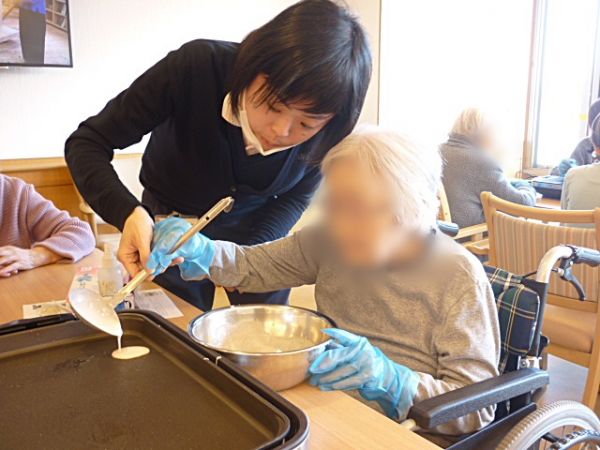 桜の香りが広がります、桜餅つくり