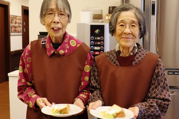 手作りおやつ「シフォンケーキ季節のフルーツ添え」