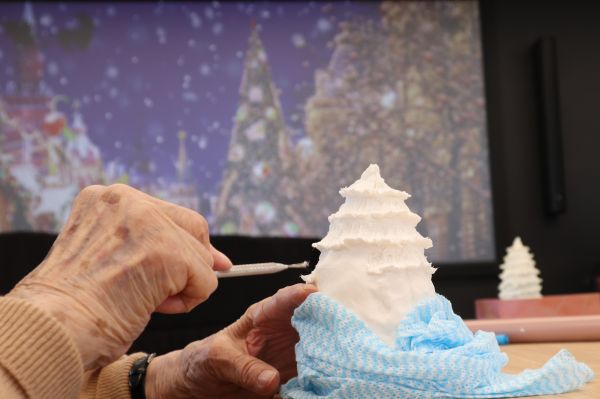 紙粘土でミニクリスマスツリーを作りました