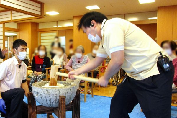 お餅つき