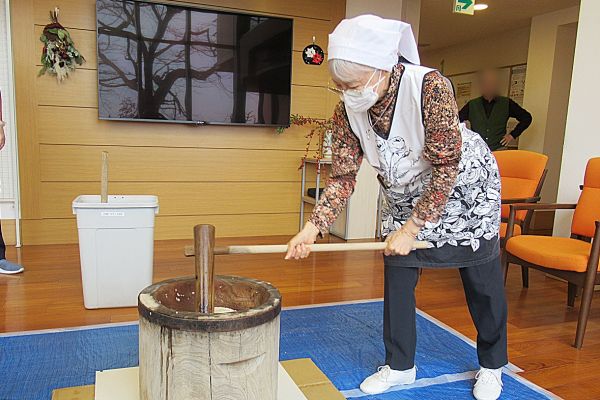 お餅つき