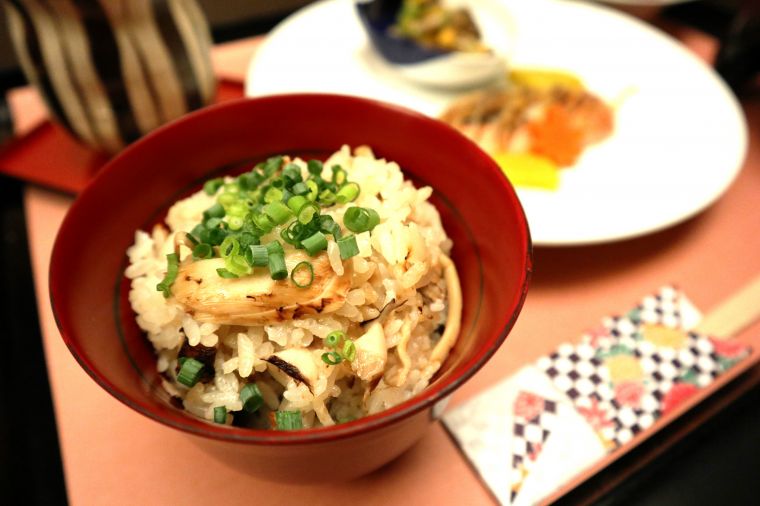 風味豊かな松茸が食欲をそそります 