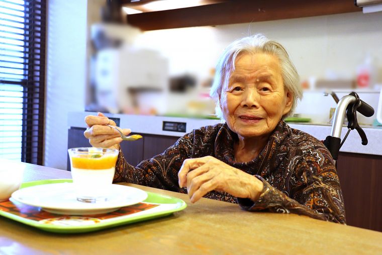 チャーミングなセンテナリアンのご入居者は、「わぁ～、美味しかった！」と笑顔一杯に喜んでくださいました！！ 