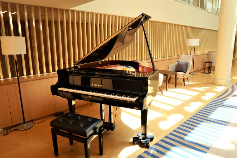 グランドピアノの自動演奏が、優雅な時間を演出してくれます