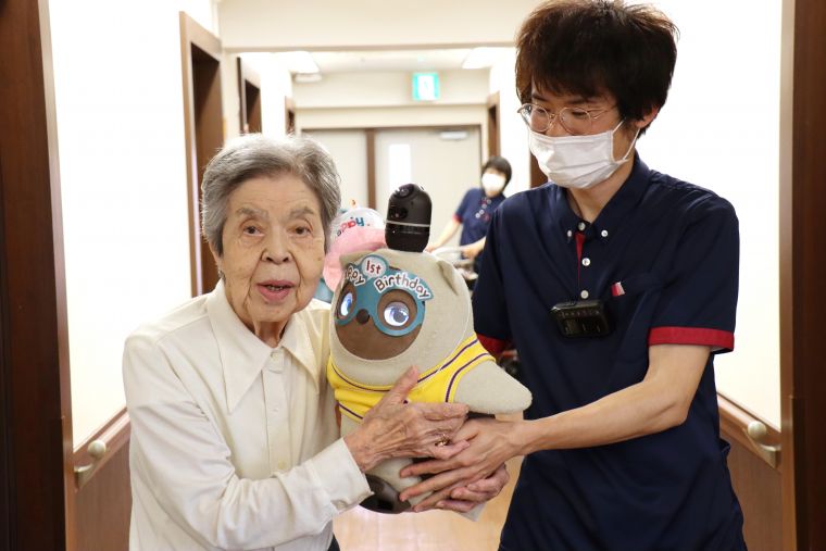 「今日はここまで来てくれたのね！かわいいわね～」と、抱き上げて喜んでくださいました♪