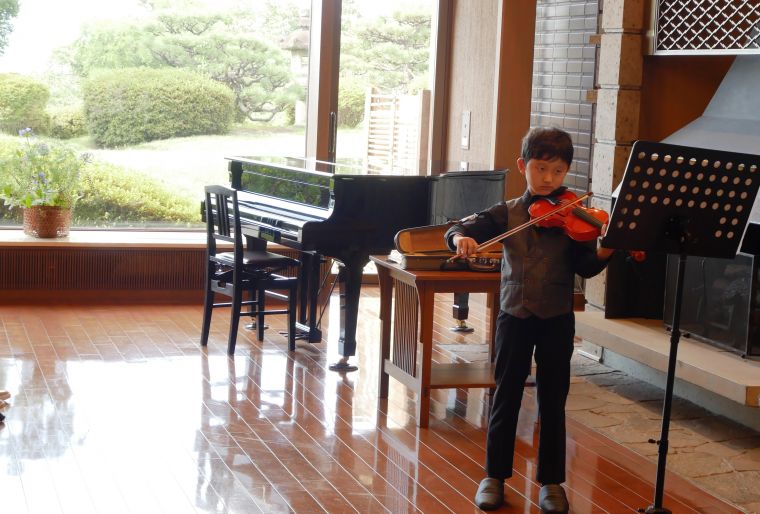 小さなバイオリン奏者♬