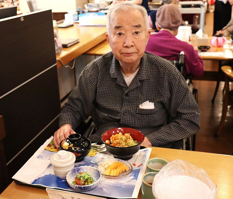 「やっぱり揚げたては良いね」と、グルメなご入居者の舌にもご満足だったようです😋