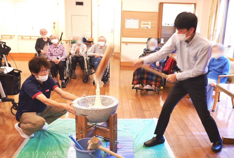 みんなでヨイショーお餅つき