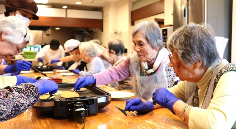 「美味しくて三枚もペロッと食べちゃったわ」と、賑やかな調理時間となりました♪