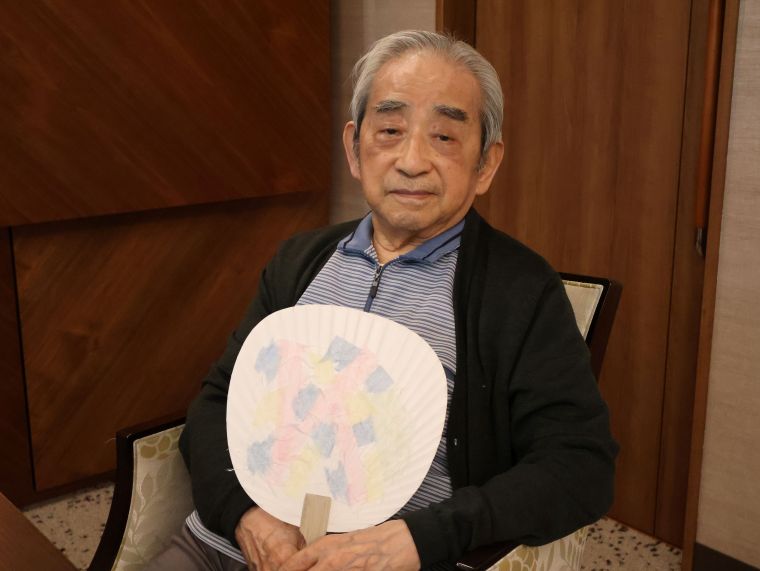 涼やかにうちわ作り
