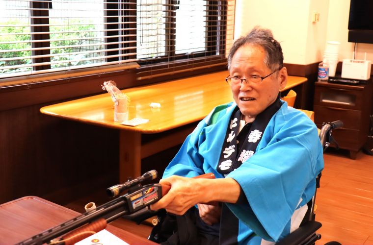 ランチの後の縁日は、ヨーヨー釣りに輪投げに射的・・本物のライフルと見間違えるほどカッコ良いです✌