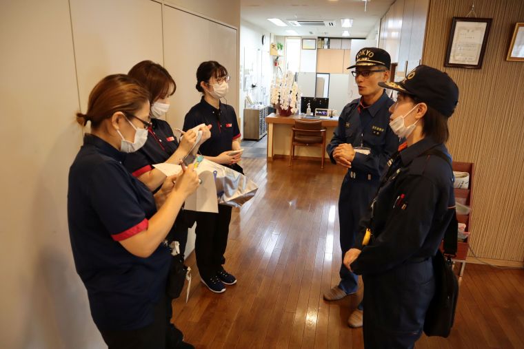 訓練の最後に、消防署の方から講評をいただきました。