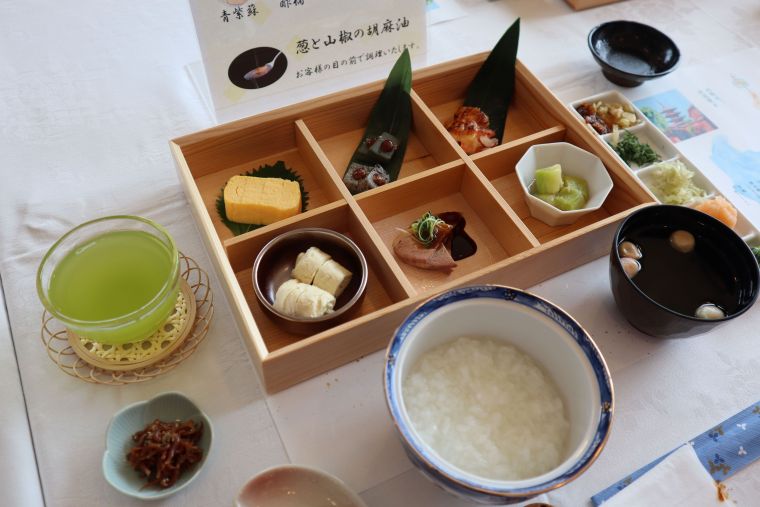 おばんざいも湯葉や京生麩の田楽味噌など色とりどりの豪華なものになりました。