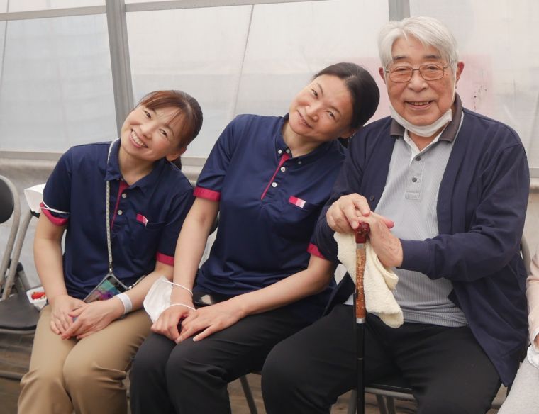 付き添いのスタッフもこの笑顔！