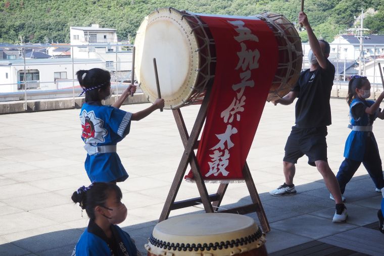 子供太鼓で敬老のお祝い