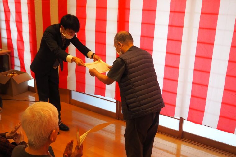 卒寿のお祝いの表彰を受け、後のスピーチでは多くの方にお祝いいただき感激されたコメントがいただけました。