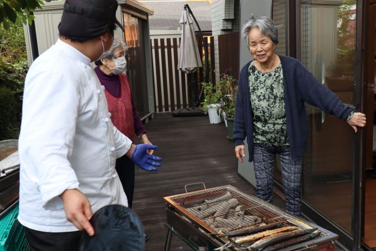 「すごく大きいわね～」「美味しそうな匂いねぇ～」とワクワク感もそそります！