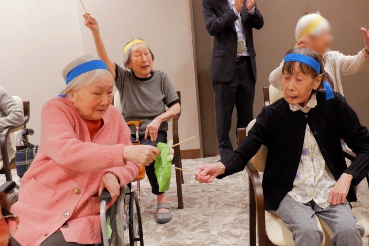 フロア対抗　運動会！