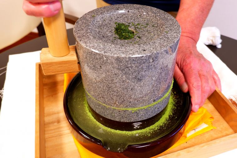 まろやかなお抹茶はお代わりされる方も。「今日は眠れないな」と笑って居室へ戻って行かれました。