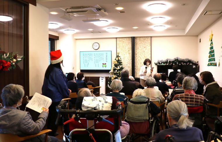 ご入居者ご家族と一緒に、荏田南５丁目自治会、４丁目の皆様、地域ケアプラザ、都筑区からもご参加いただきました♪