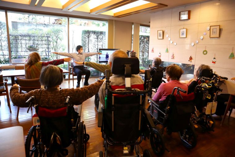 今回は支配人がお手本として一緒に参加させていただきました。