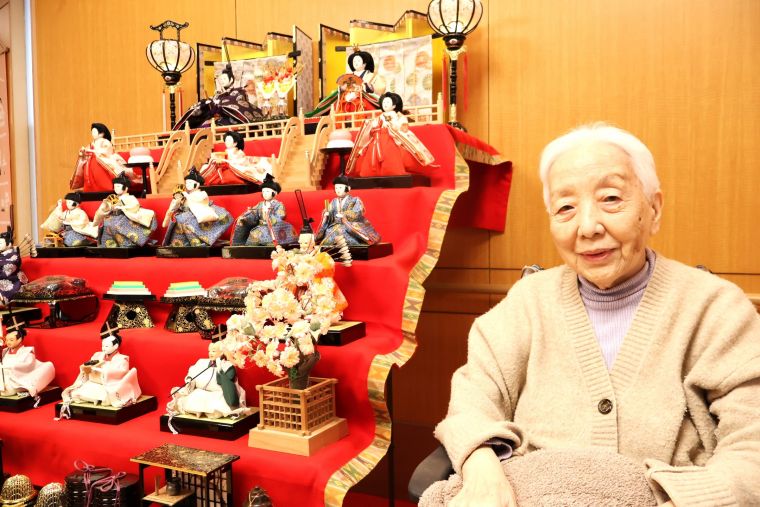 ひな壇を飾ろう