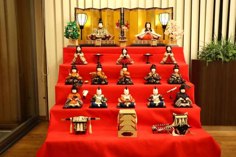 豪華な5段飾りのひな飾りです。