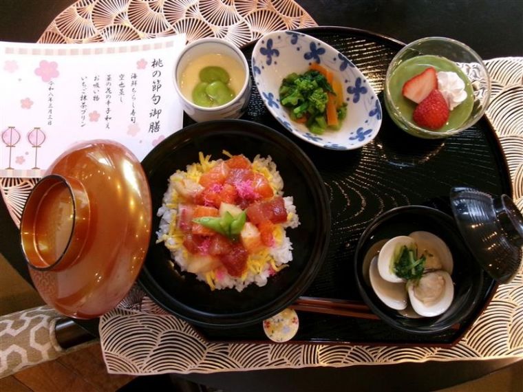 昼食の桃の節句御膳