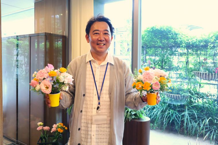 青葉台フローリストのスタッフさんです。今回もたくさんのお花を用意していただきました