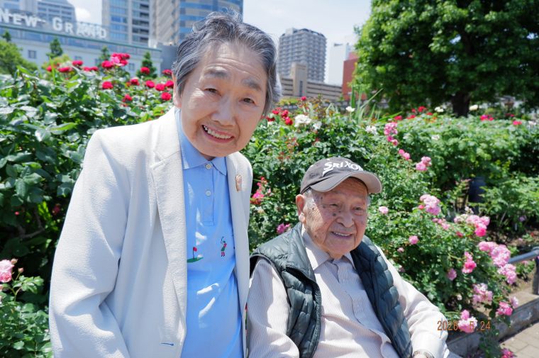 薔薇薫る山下公園散策