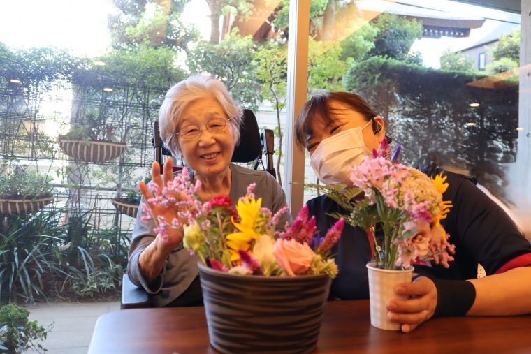季節のお花に囲まれて