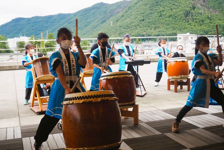 子供太鼓で祝う敬老祝賀会